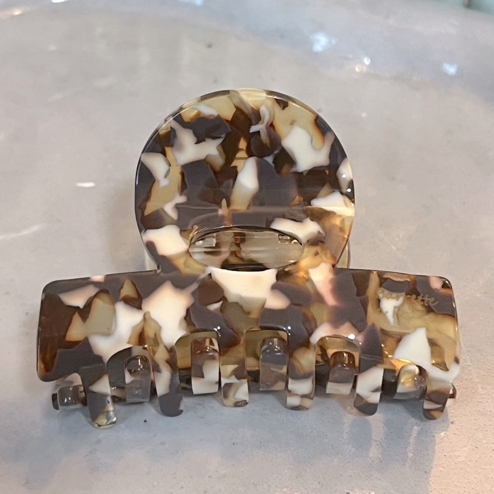 Shell Hair Claw Clip - Picture 2 of 4